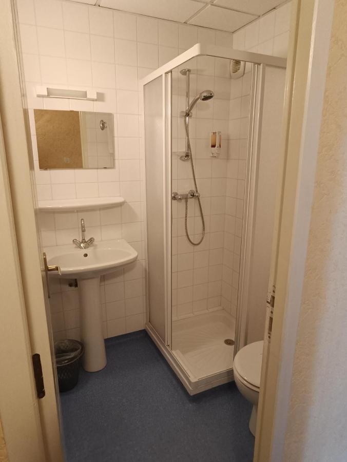 Chambre Chez Marie Et Didier 1 Minute A Pied Du Sanctuaire De Lourdes Exterior photo