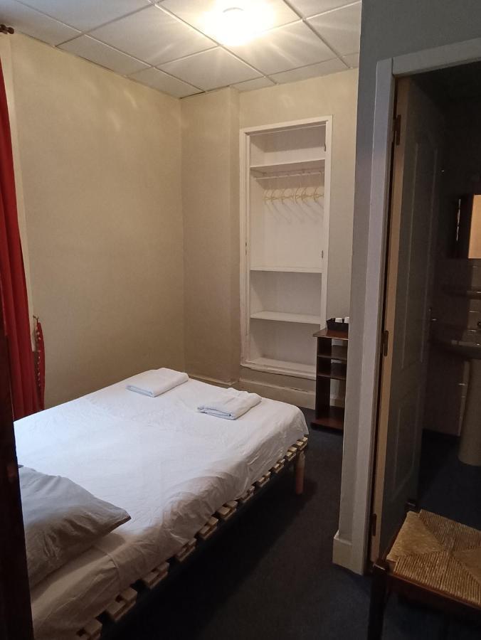 Chambre Chez Marie Et Didier 1 Minute A Pied Du Sanctuaire De Lourdes Exterior photo