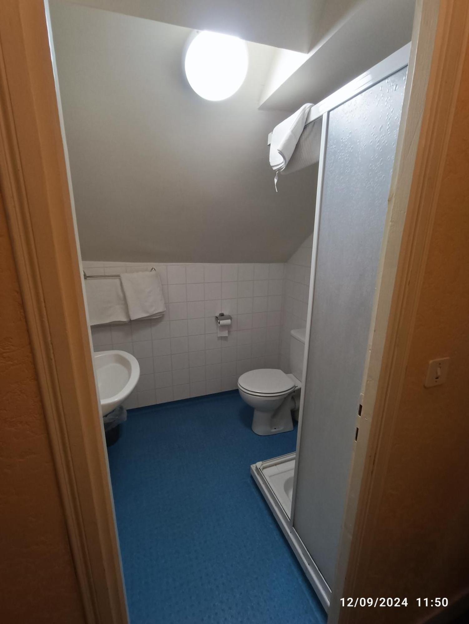 Chambre Chez Marie Et Didier 1 Minute A Pied Du Sanctuaire De Lourdes Exterior photo