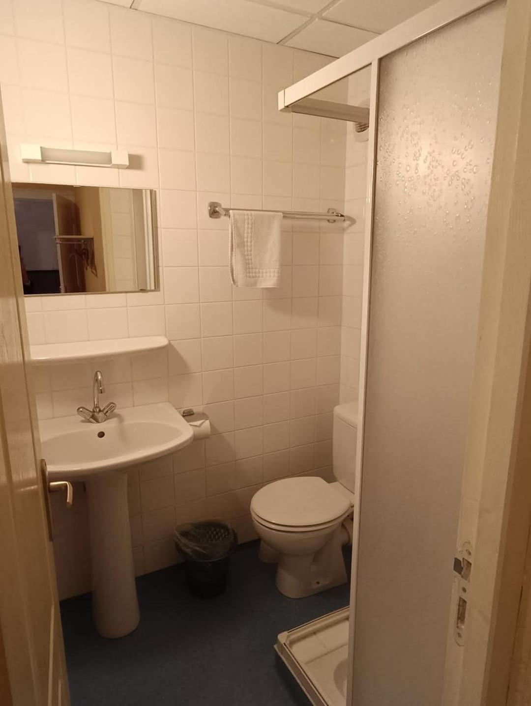 Chambre Chez Marie Et Didier 1 Minute A Pied Du Sanctuaire De Lourdes Exterior photo